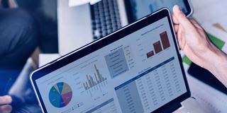 Key financial figures and diagrams